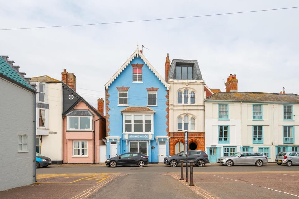 Orlando, Aldeburgh House in Aldeburgh