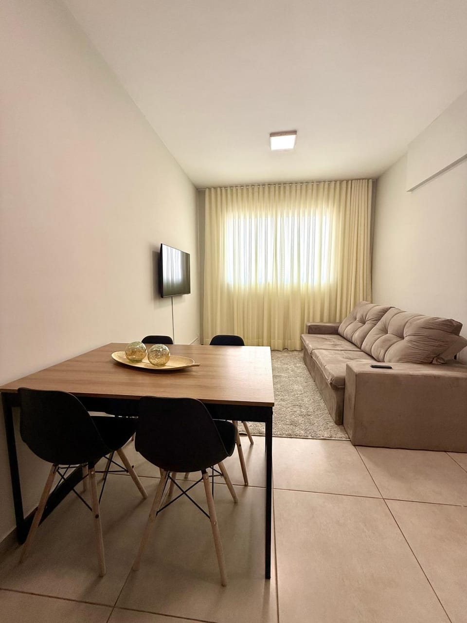 TV and multimedia, Living room, Seating area, Dining area