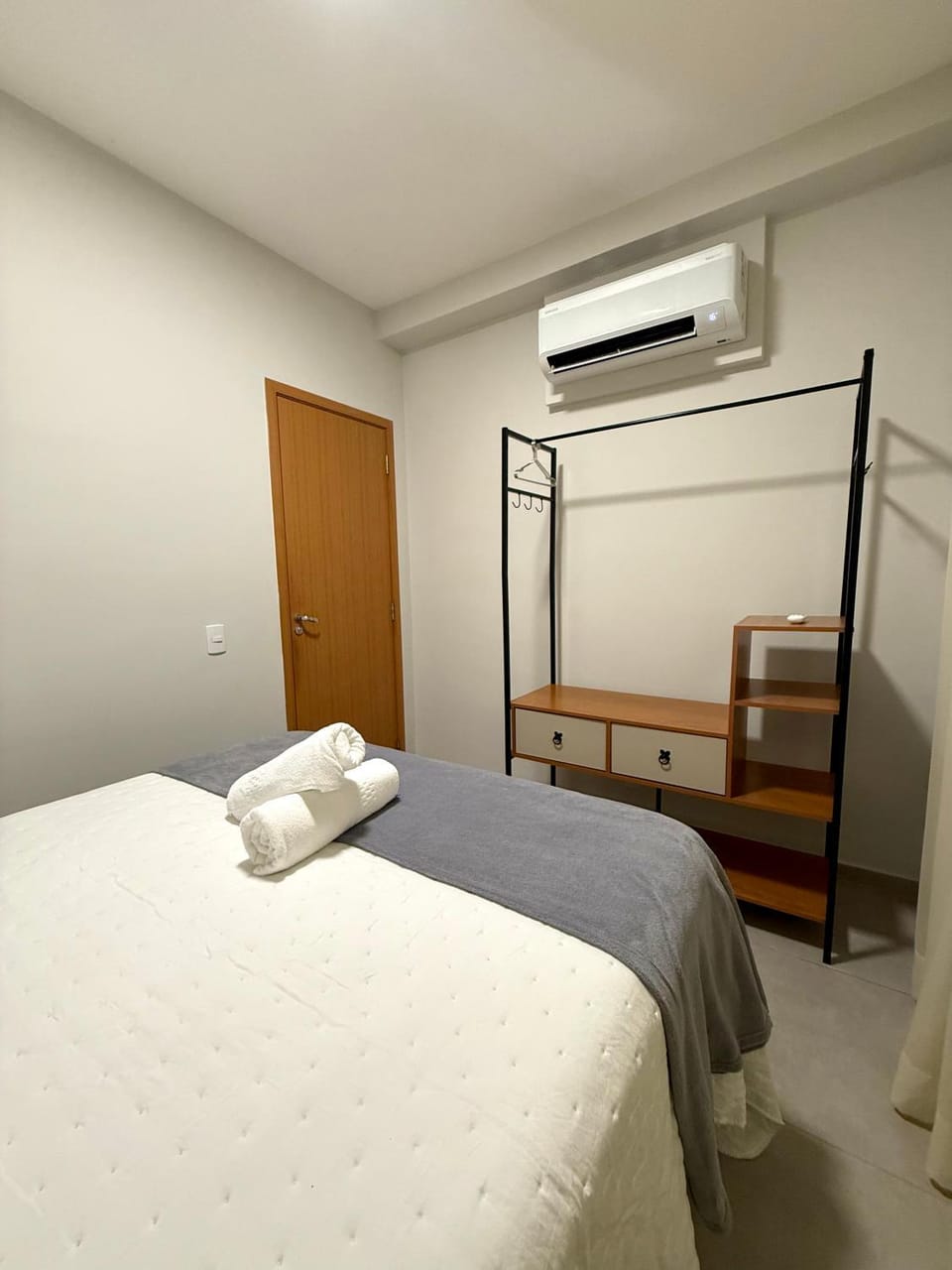 Bed, Photo of the whole room, Bedroom, air conditioner