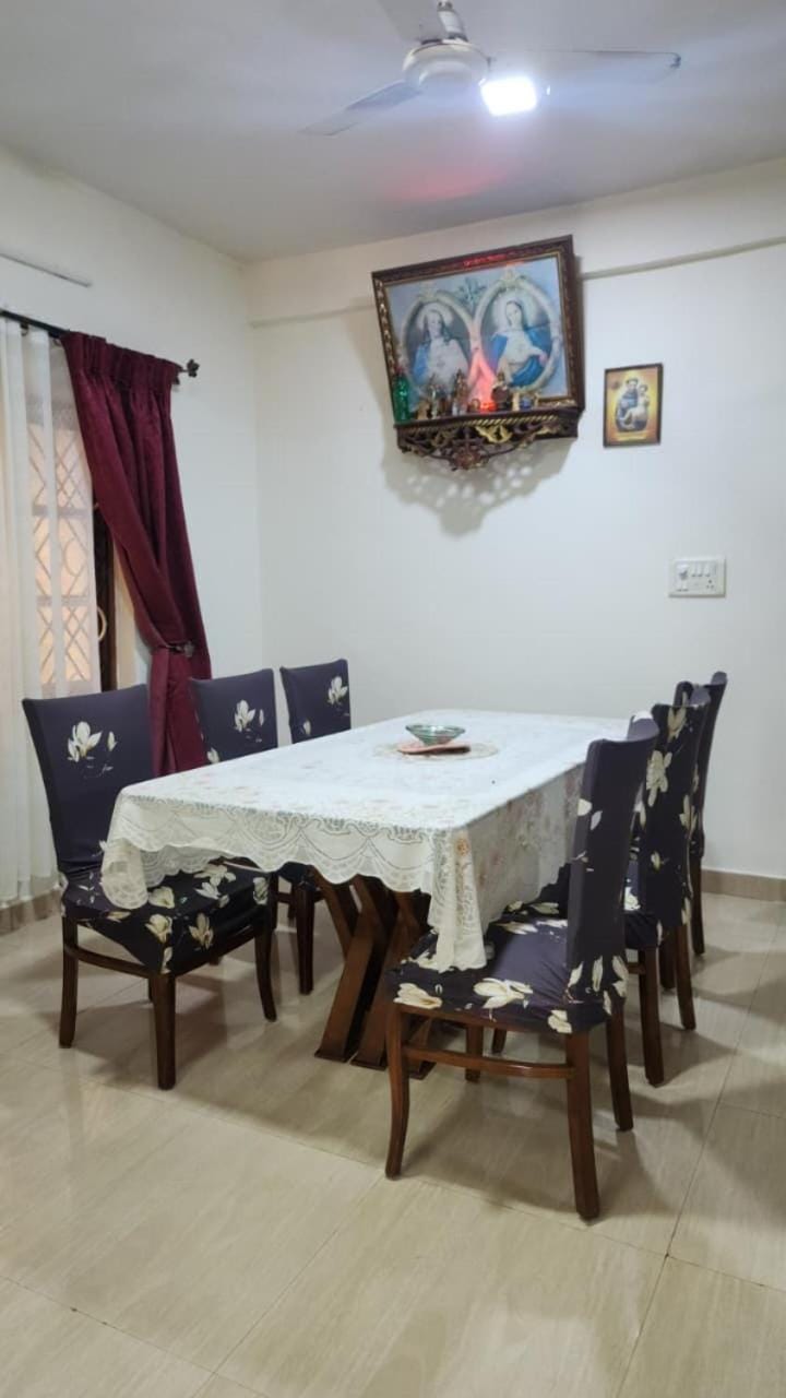 Seating area, Dining area