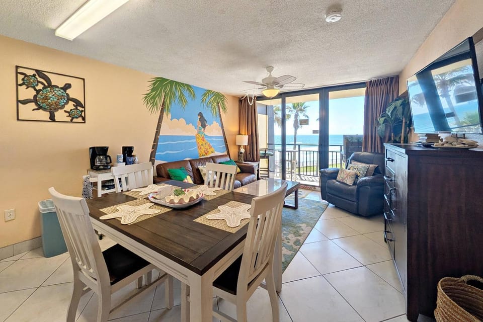 Hawaiian Inn Beach Resort Unit #306 House in Daytona Beach Shores