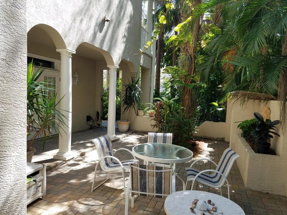 A Little Slice of Heaven Apartment in East Naples
