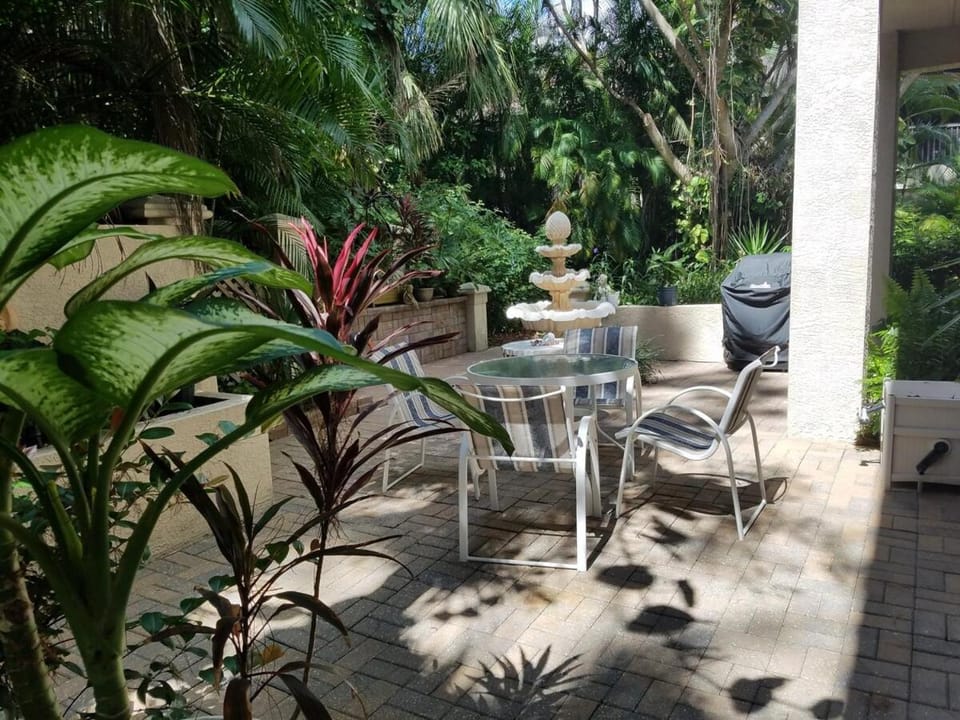 A Little Slice of Heaven Apartment in East Naples