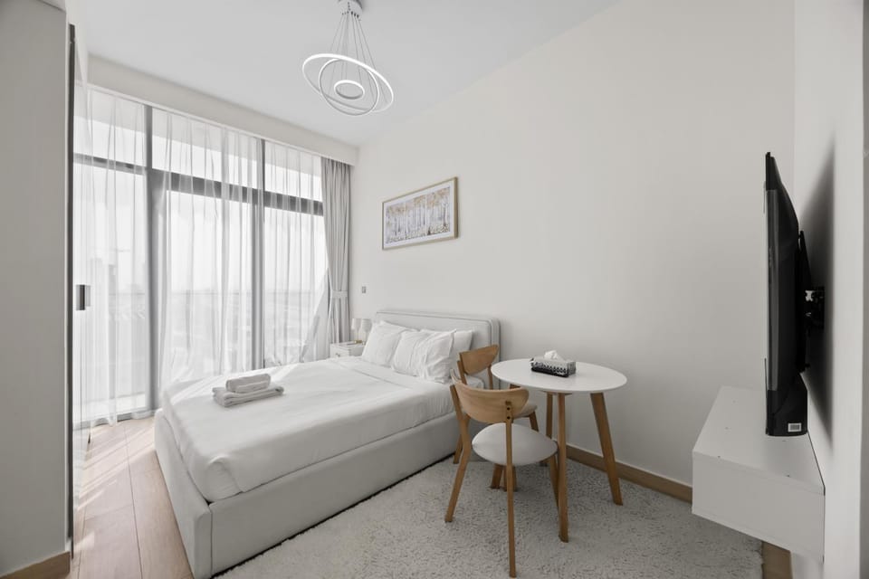 Bed, TV and multimedia, Photo of the whole room, Bedroom, towels