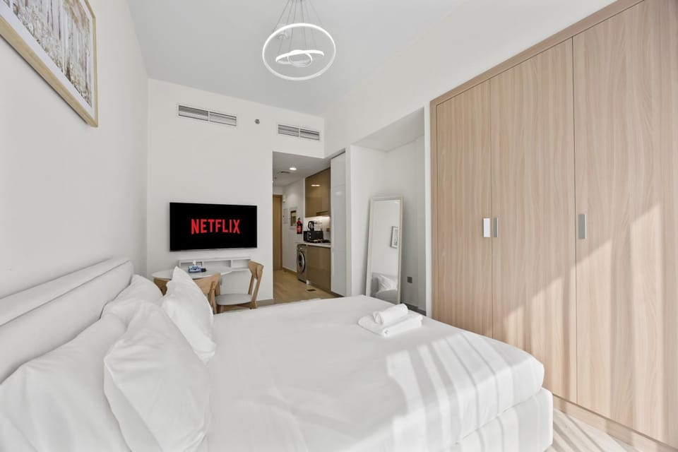 Communal lounge/ TV room, Bed, TV and multimedia, Photo of the whole room, Evening entertainment, Bedroom, wardrobe, air conditioner