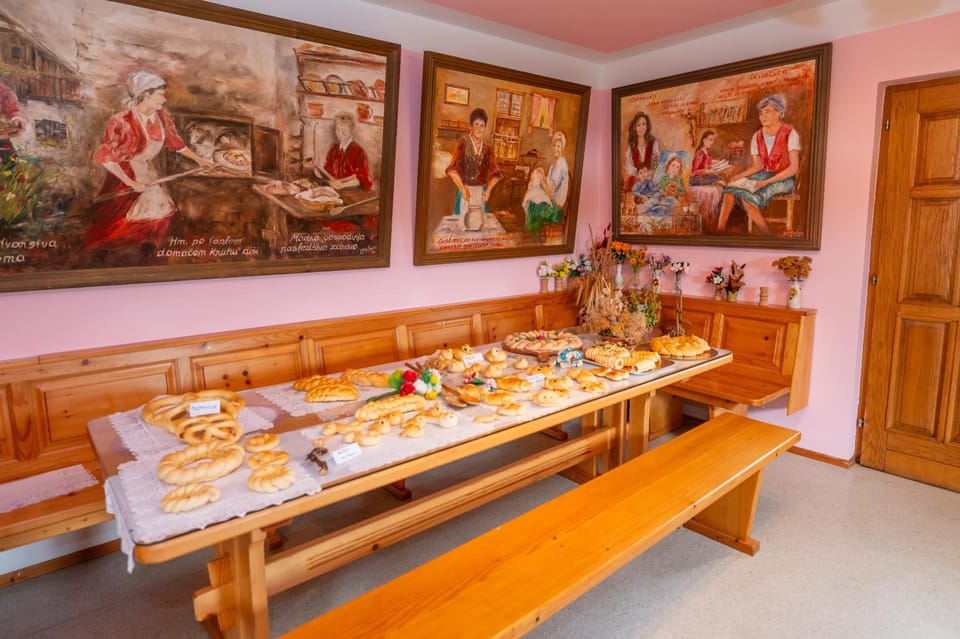 Food and drinks, Dining area