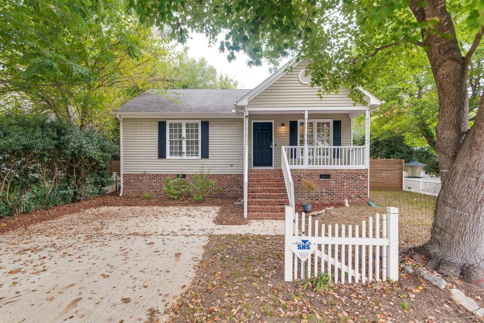 Home w/ Pet-Friendly Yard, 1 Mi to Dtwn Raleigh! House in Raleigh