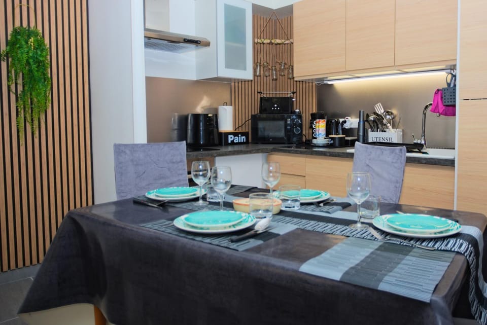 Kitchen or kitchenette, Dining area, Meals, kitchen