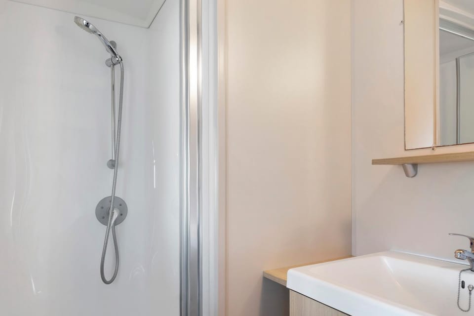 Bathroom, Living room