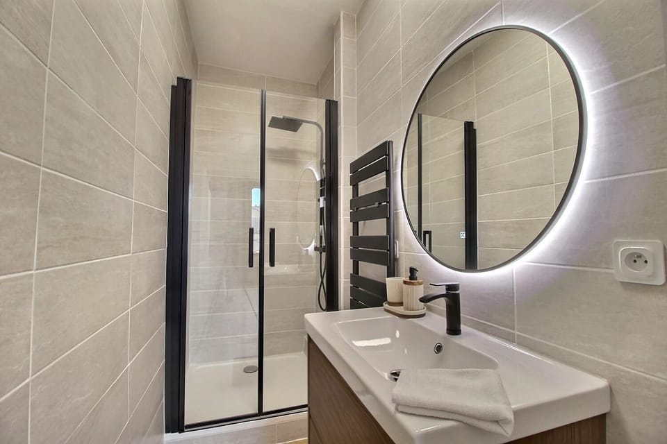 Shower, Bathroom