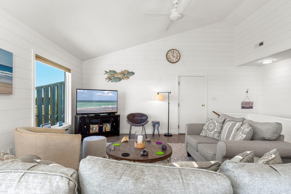 Carolina Clipper East by Emerald Isle Realty House in Emerald Isle