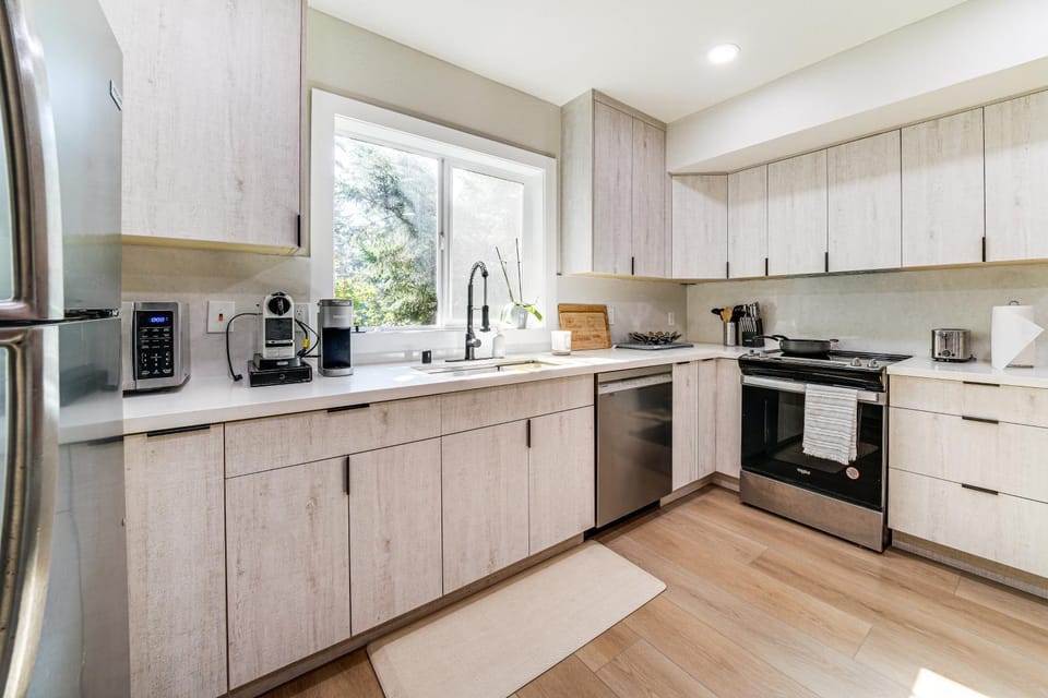 13 Mi to Lumen Field & Dtwn Seattle! Cozy Retreat Apartment in Renton