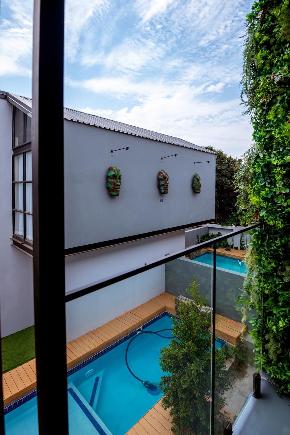 Property building, Day, Pool view, Swimming pool