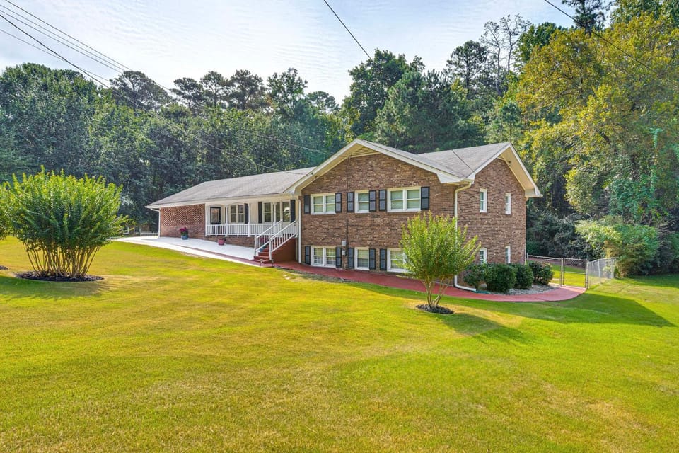 3 Mi to Arabia Mtn Trails: Quiet Ranch-Style Home House in Georgia