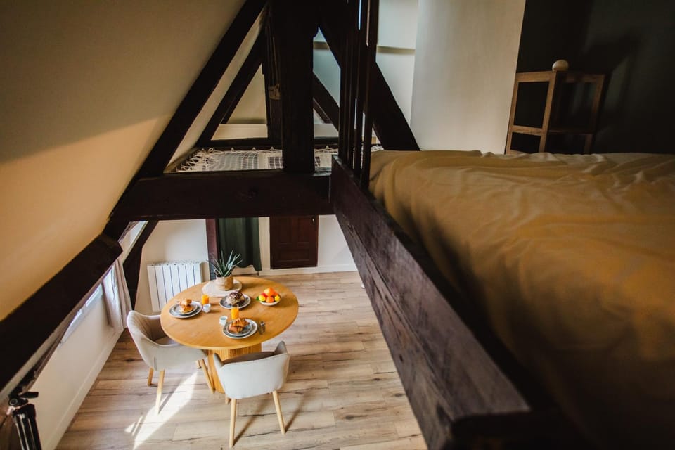 Bed, Living room, Photo of the whole room, Dining area, Bedroom