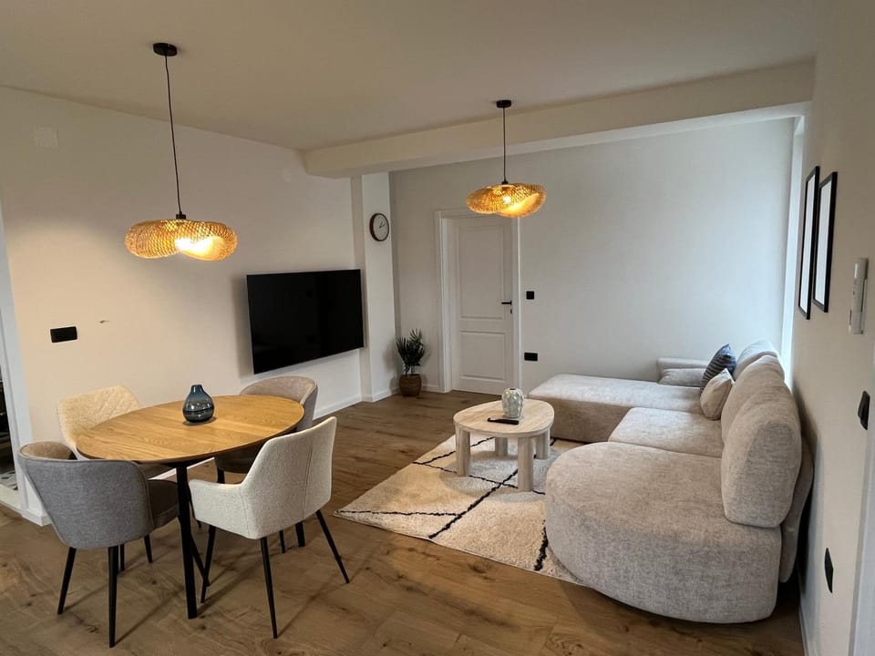 TV and multimedia, Living room, Dining area