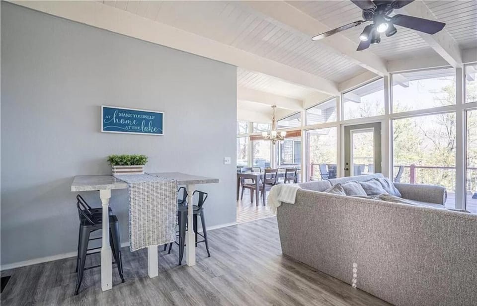Amazing Lake Home in Heart of Lake of the Ozarks! House in Lake of the Ozarks
