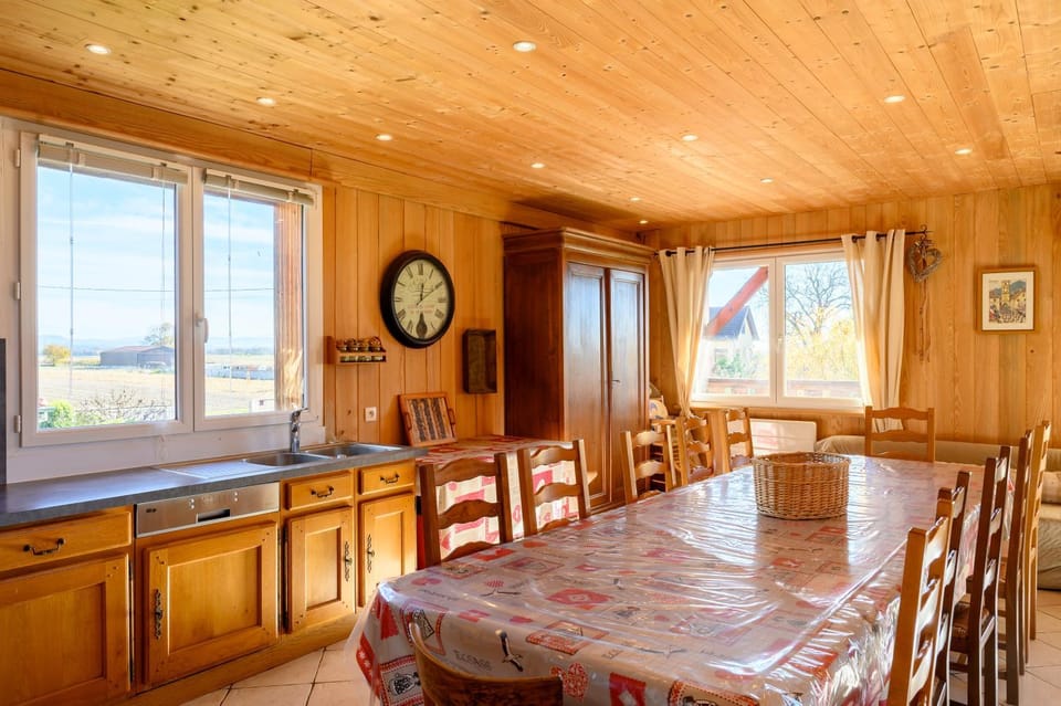 Property building, Kitchen or kitchenette, Living room