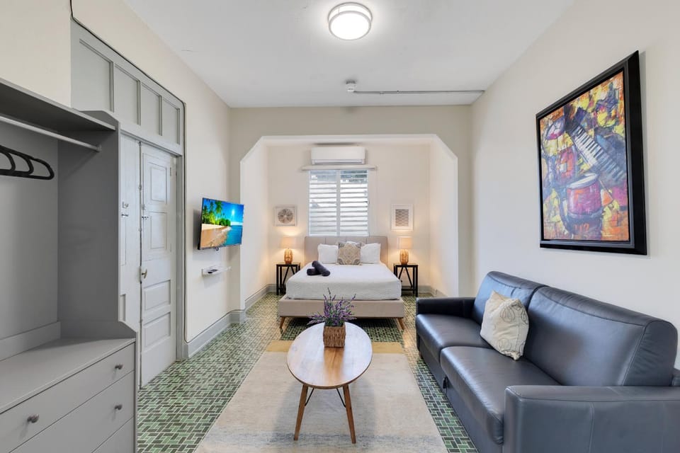 Communal lounge/ TV room, Living room