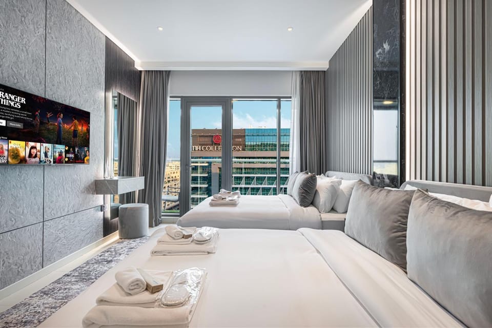 Bed, TV and multimedia, View (from property/room), Balcony/Terrace, Photo of the whole room, Bedroom, towels