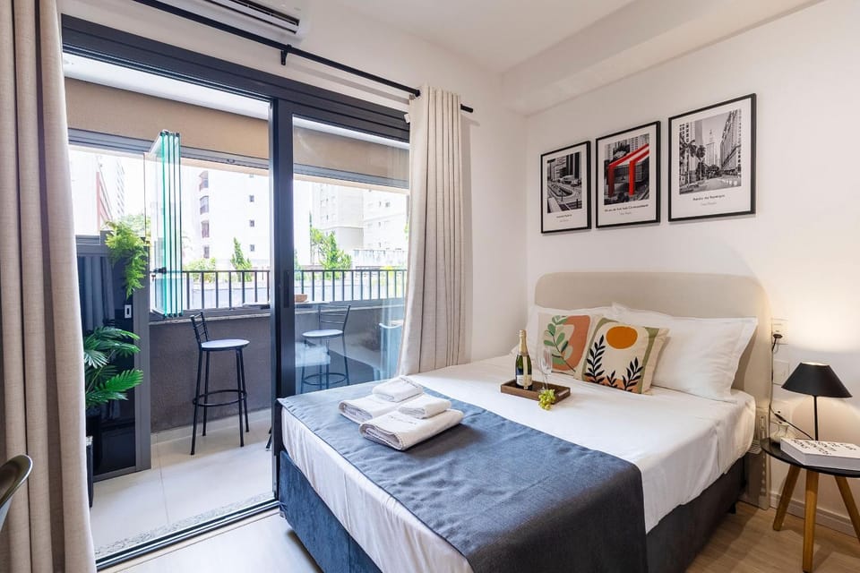 Photo of the whole room, Bedroom