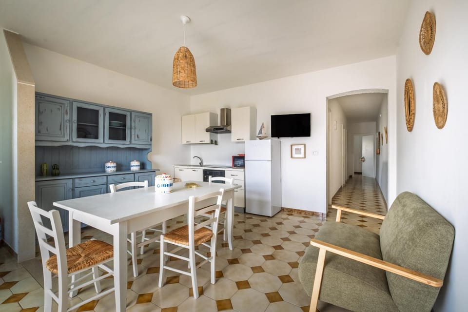 Property building, Kitchen or kitchenette, Living room