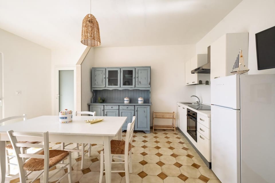 Property building, Kitchen or kitchenette, Living room