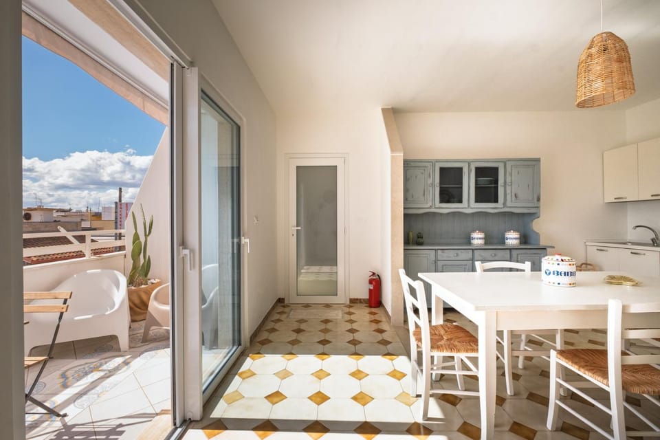 Property building, Kitchen or kitchenette, Living room