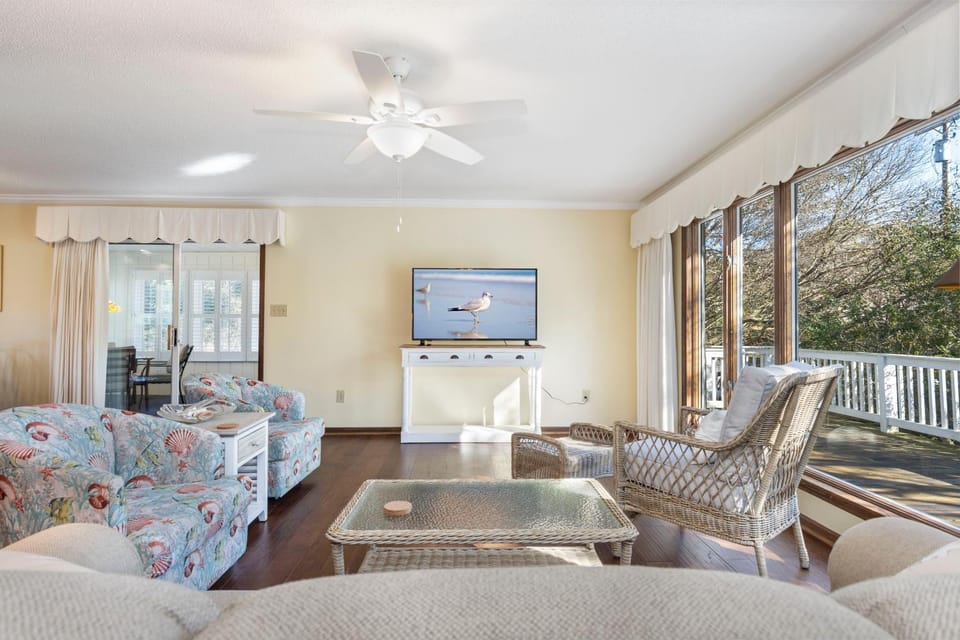 Joeys Place by Emerald Isle Realty House in Emerald Isle