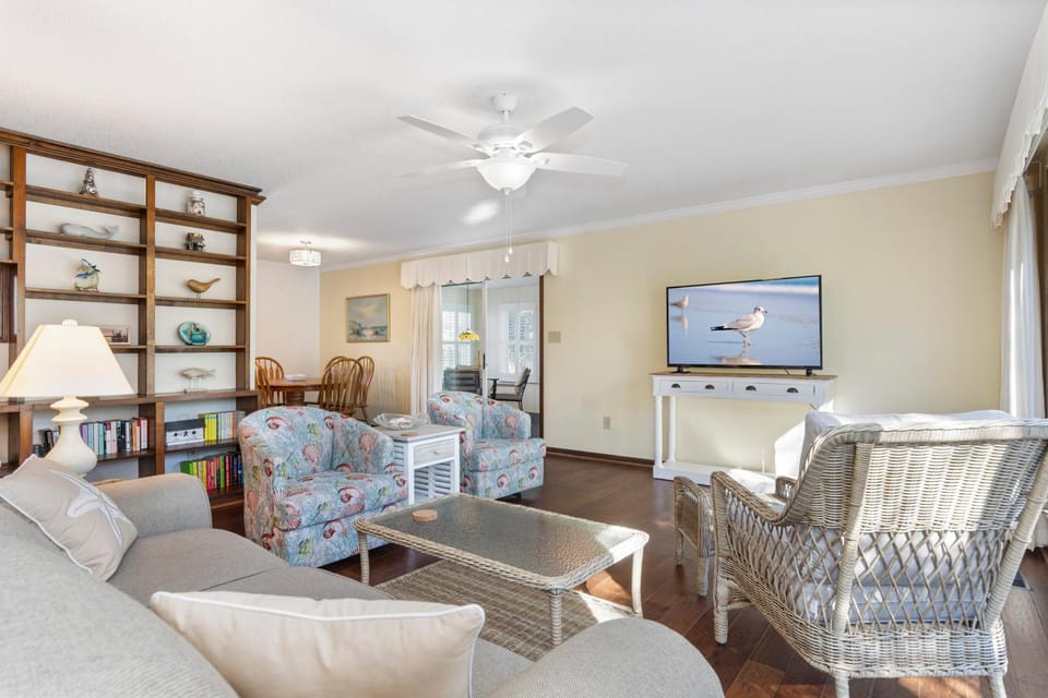 Joeys Place by Emerald Isle Realty House in Emerald Isle
