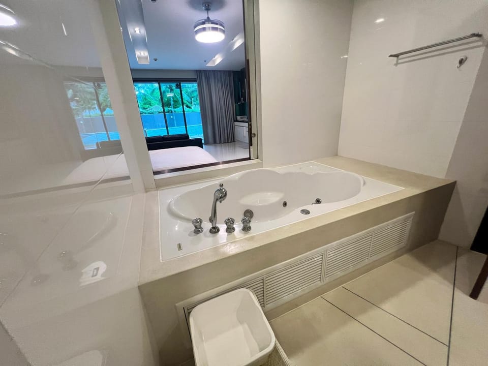 Shower, Hot Tub, Bathroom, Bath, towels