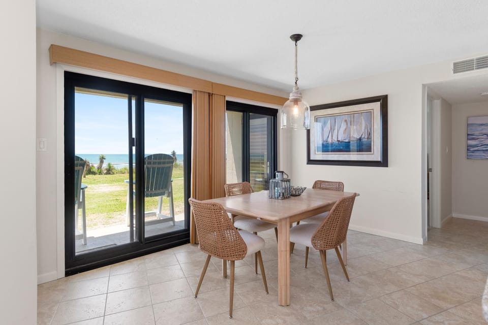 Summer Winds C-122 by Emerald Isle Realty Apartment in Indian Beach