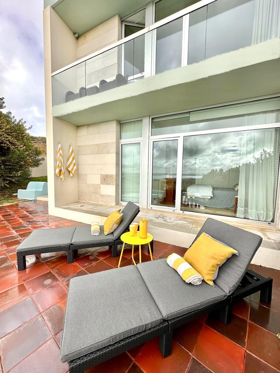 Patio, Day, Natural landscape, View (from property/room), Balcony/Terrace, Seating area, Pool view, Swimming pool, sunbed