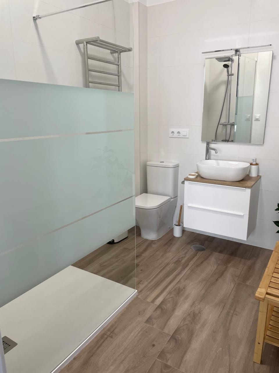 Toilet, Bathroom, towels