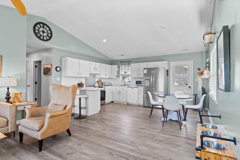 Whaley Good Livin by Emerald Isle Realty House in Emerald Isle