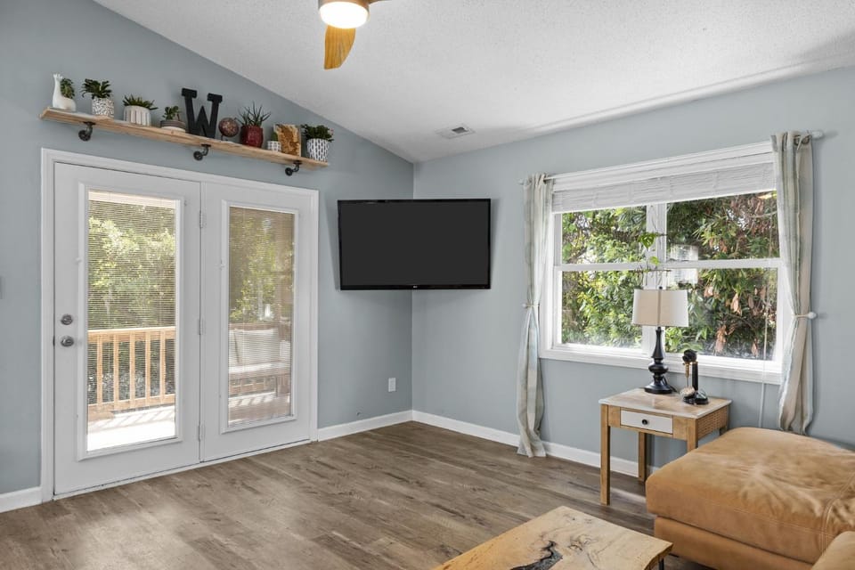 Whaley Good Livin by Emerald Isle Realty House in Emerald Isle