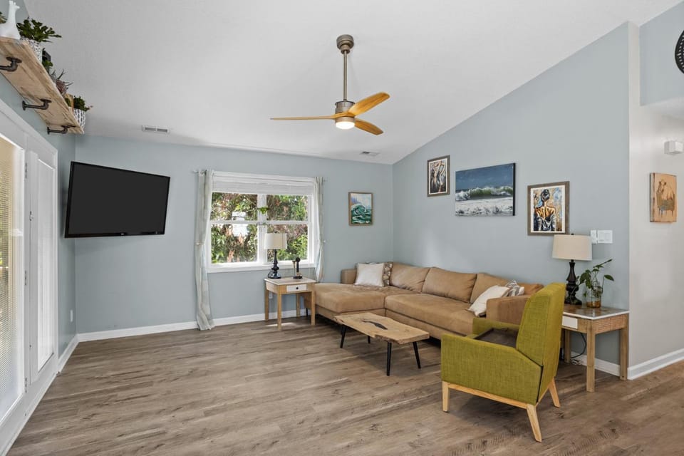 Whaley Good Livin by Emerald Isle Realty House in Emerald Isle