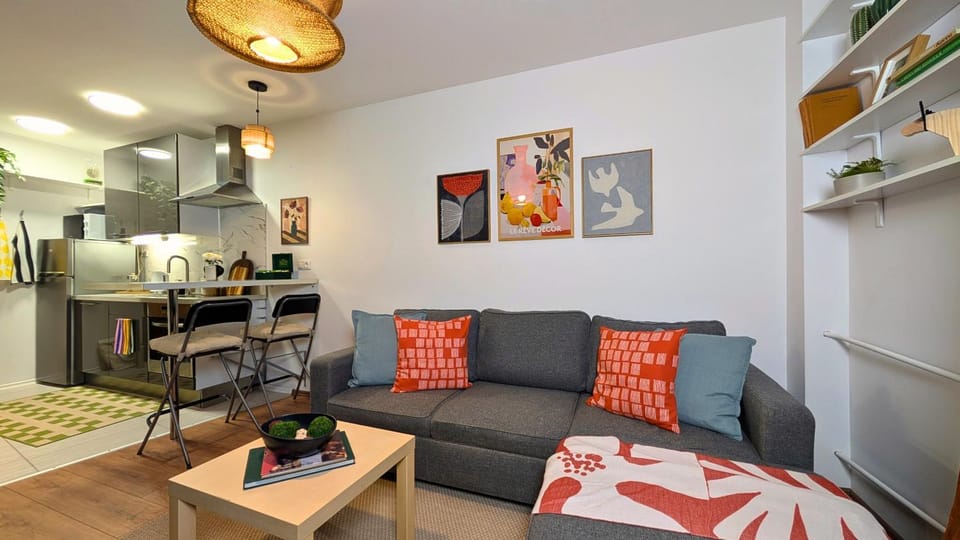 Kitchen or kitchenette, Living room, Seating area, oven, stove