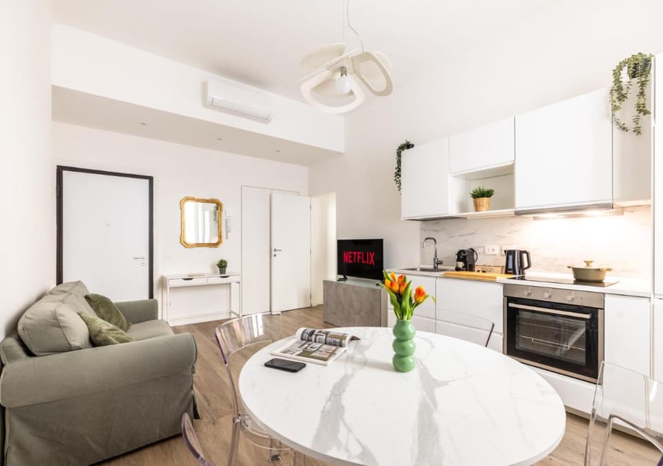 Kitchen or kitchenette, Living room, Seating area, kitchen