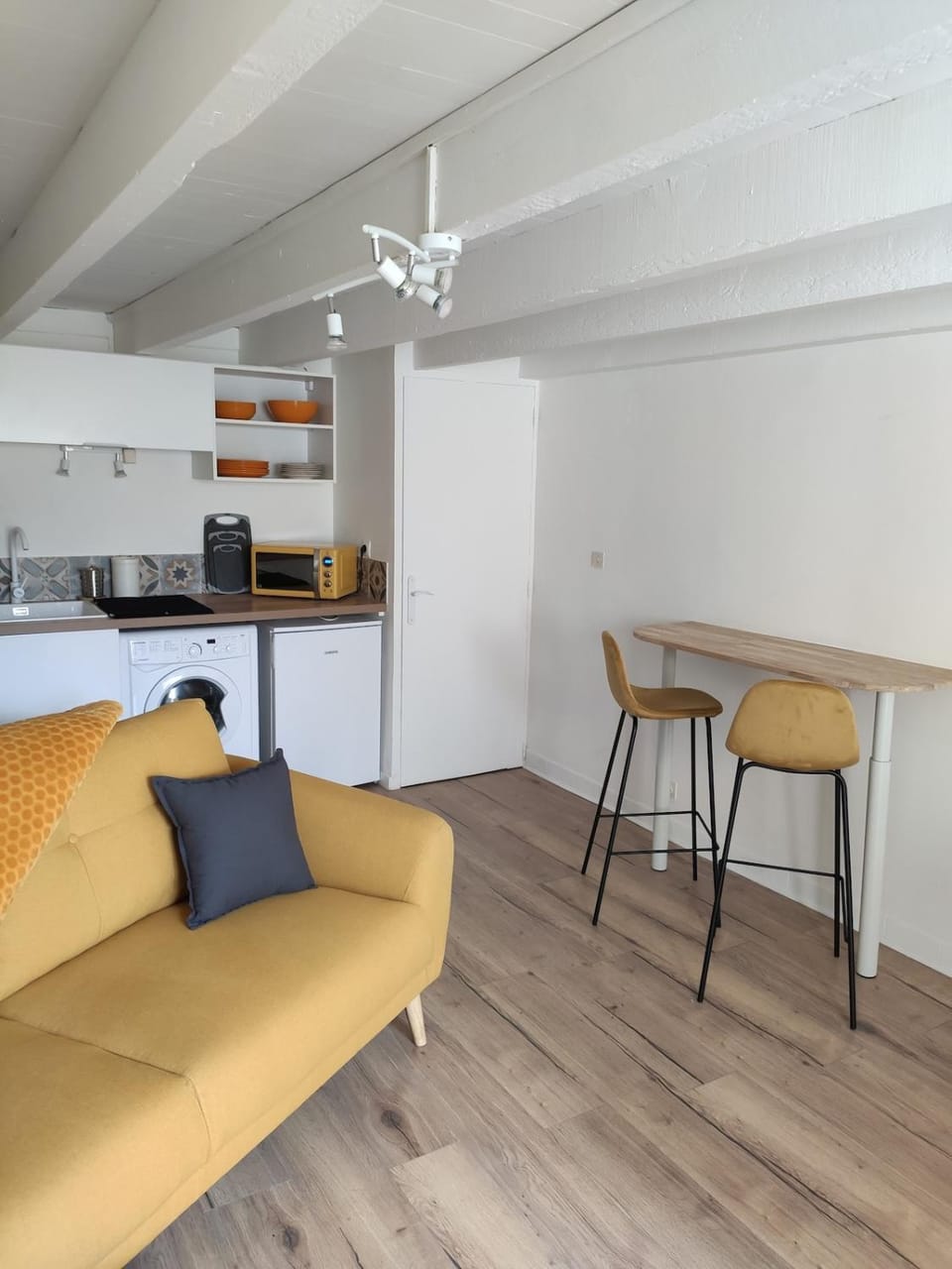 Seating area, Dining area