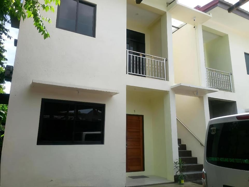Property building, Day, Balcony/Terrace