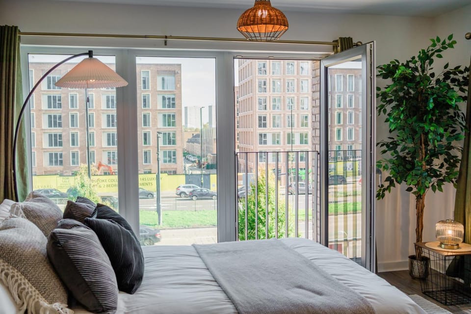 Bed, Living room
