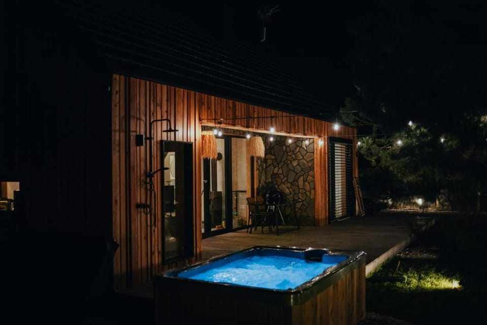 Night, Hot Tub