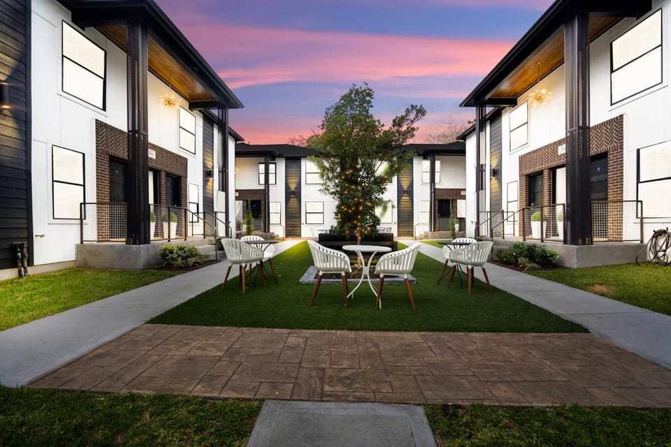Patio, Garden, Seating area, Inner courtyard view