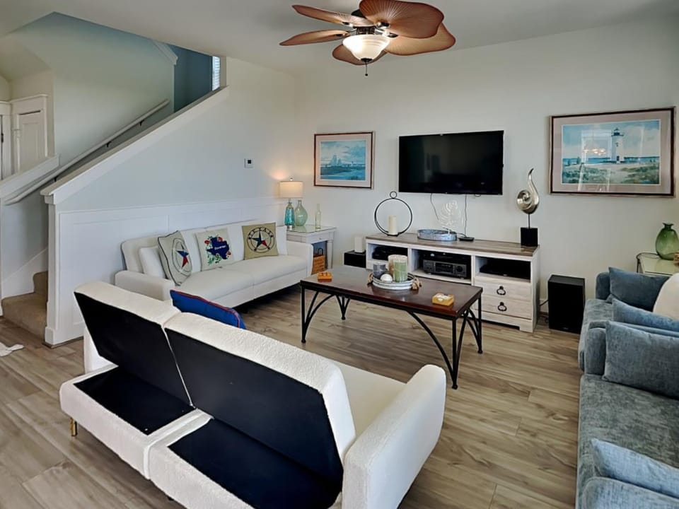 TV and multimedia, Living room, Seating area, furniture