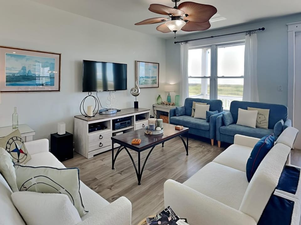 TV and multimedia, Living room, Seating area, furniture