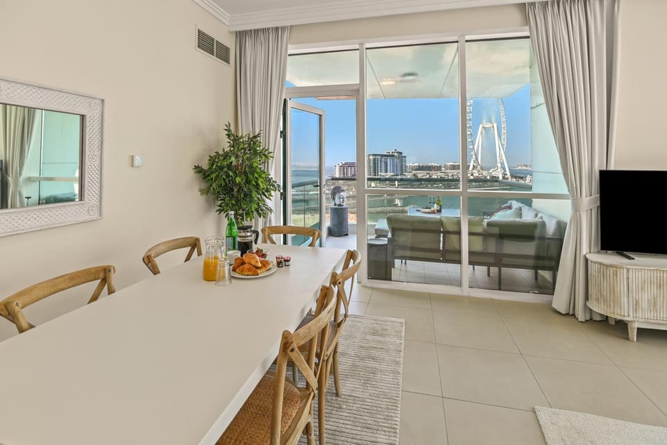 View (from property/room), Balcony/Terrace, Dining area