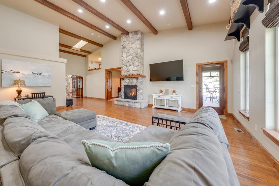 Loveland Peaks Retreat: Family Home 3 Mi to Dtwn! House in Loveland