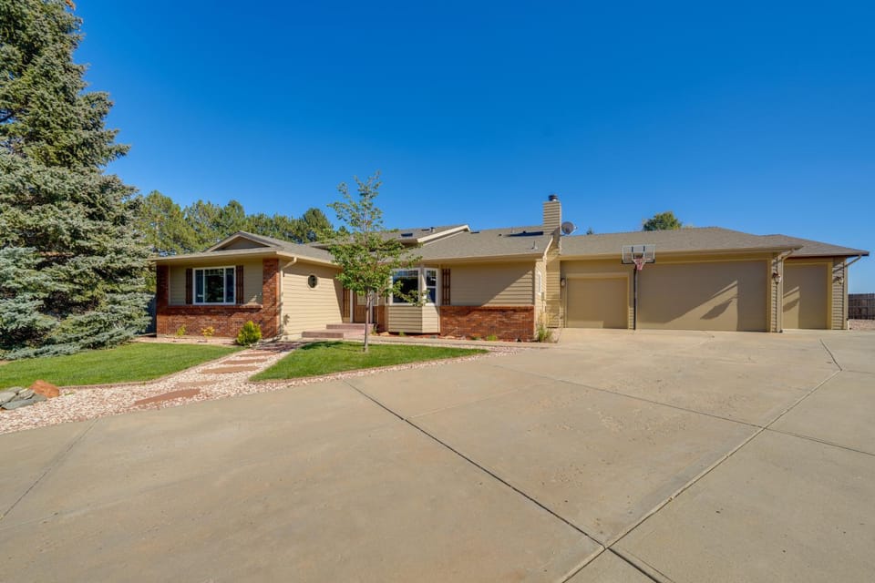 Loveland Peaks Retreat: Family Home 3 Mi to Dtwn! House in Loveland
