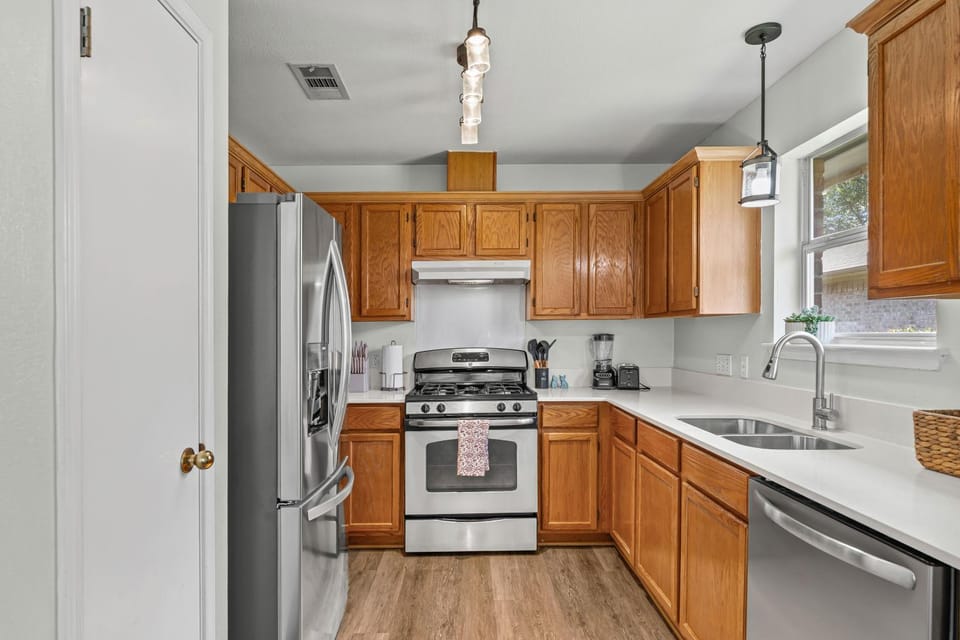 Hill Country Getaway Games, Fire Pit & Deck Apartment in Leander